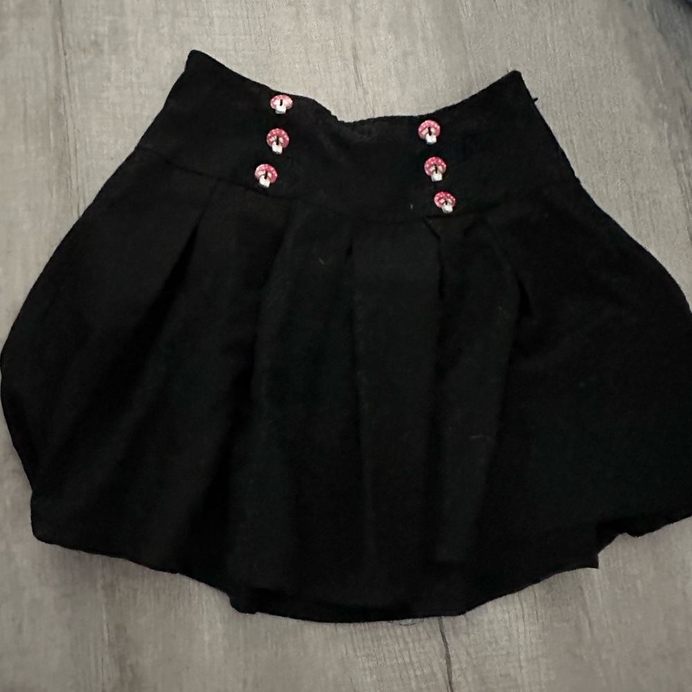 Hot Topic black mushroom button skirt size small